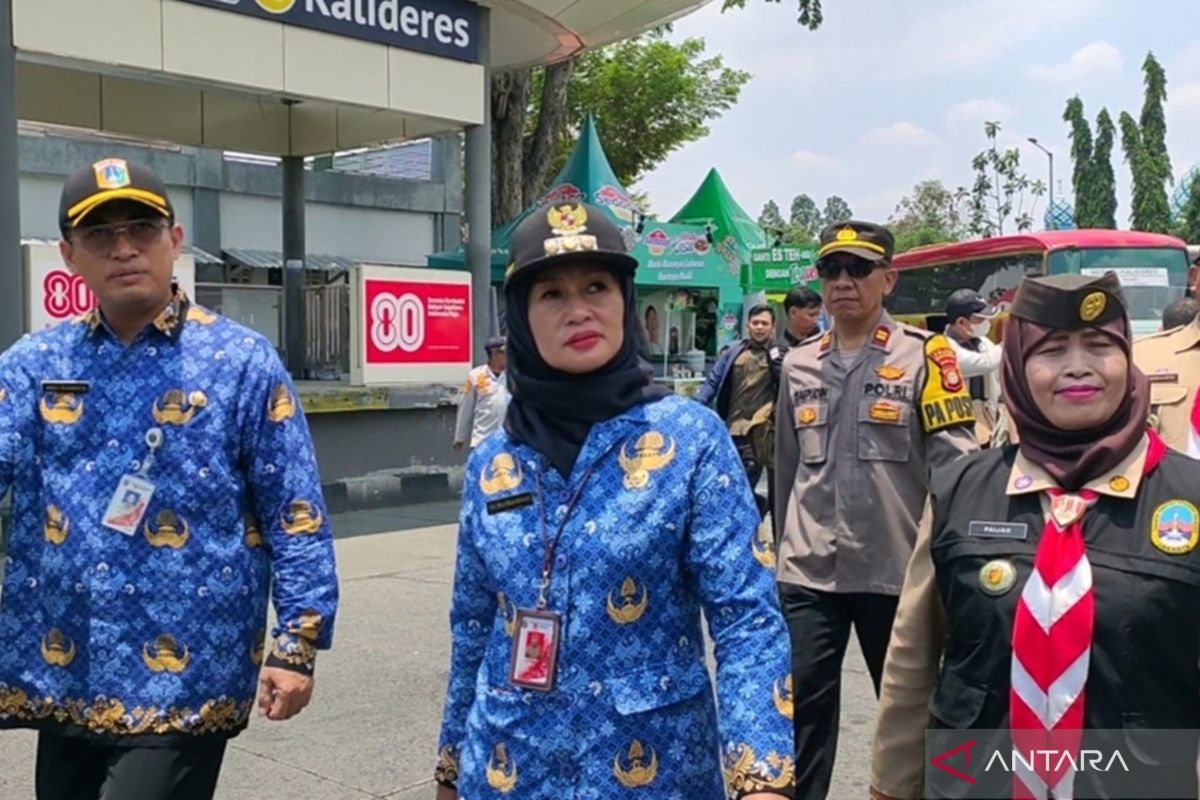 West Jakarta Mayor inspects homecoming journey departures at Kalideres Terminal
