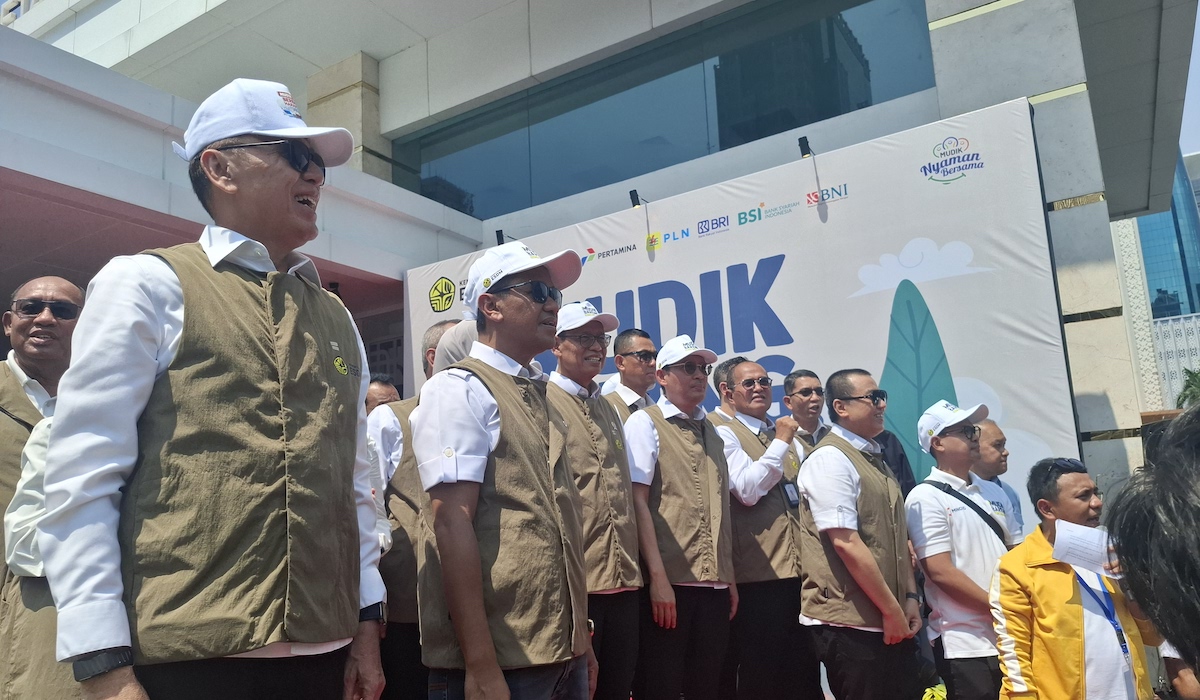 Middle East Tensions Rise; Government Opens Option for Russian Oil Imports