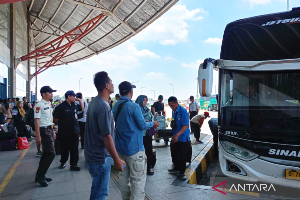 Budget Accommodation Rp15,000 at Pulo Gebang Terminal Attracts Demand During Homecoming Rush