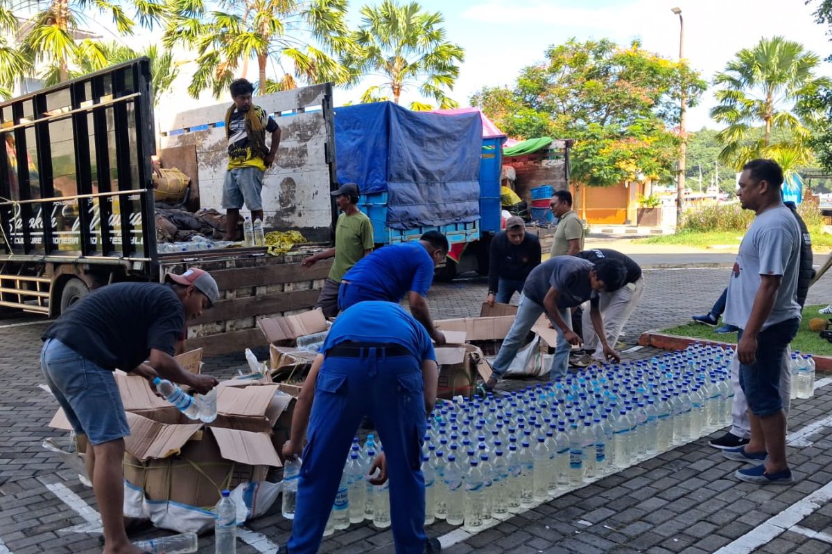 Smuggler of 1.7 tonnes of kerosene from East Nusa Tenggara faces six-year prison sentence