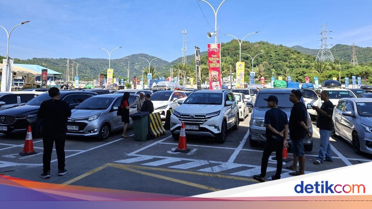 Three Days Until Eid: Merak Port Sees Surge of Travellers This Afternoon