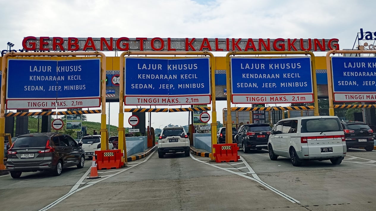 Homecoming Traffic Intensifies: Local One-Way System Implemented on Toll Road from Cikampek to Pemalang