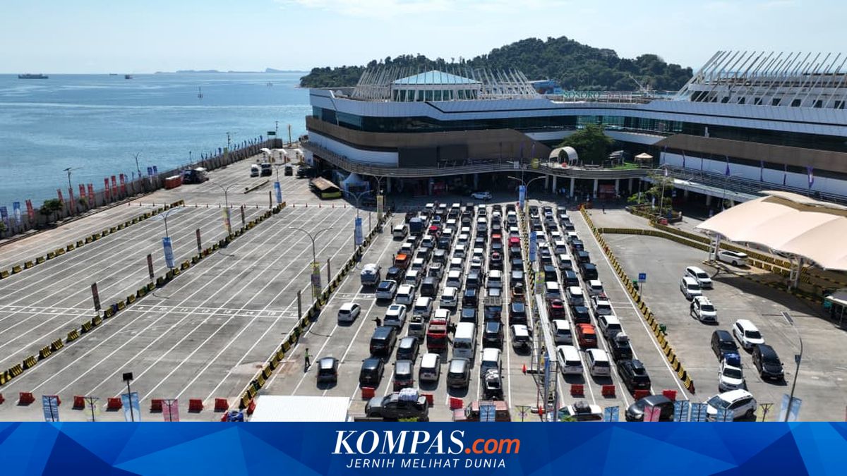 Deputy Police Chief Monitors Lebaran Holiday Traffic Flow from Air; Merak-Bakauheni Ferry Route Operating Smoothly