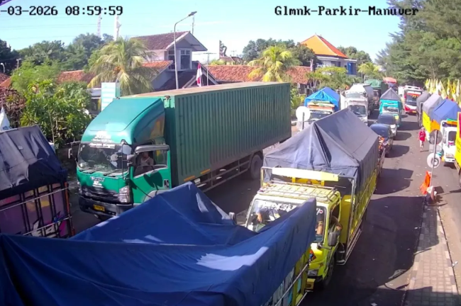 Series of Factors Behind 36-Kilometre Traffic Congestion at Gilimanuk Port