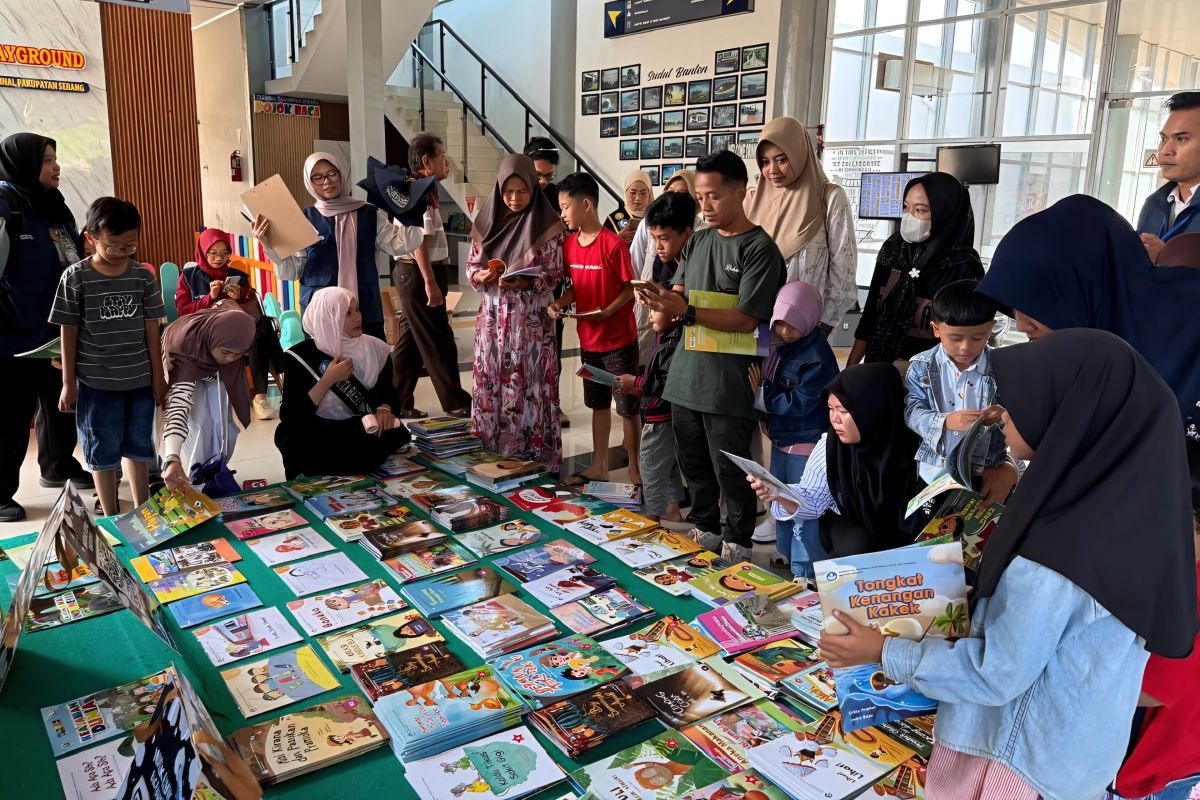 Ministry of Education Distributes Thousands of Children's Books in Cilegon-Serang