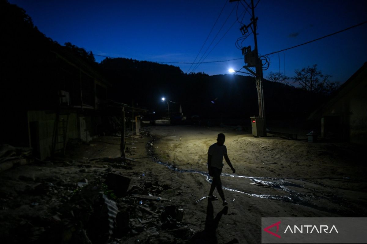 PLN Aceh Ensures Electricity Networks in Disaster-Affected Villages Restored