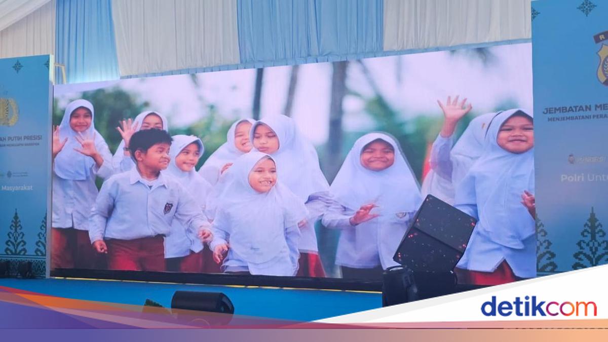 Smiles of Riau Primary School Children on New Bridge: Thank You President Prabowo and Chief of Police