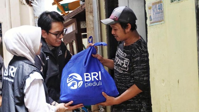 Ahead of Eid, BRI Cares Distributes 279,000 Basic Food Packages and Orphan Support