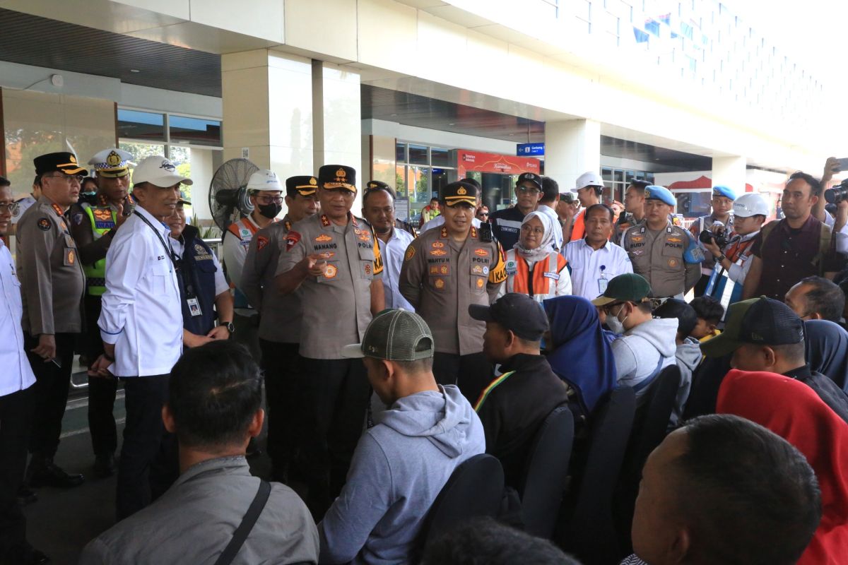 East Java Police Chief ensures readiness of Tanjung Perak Port