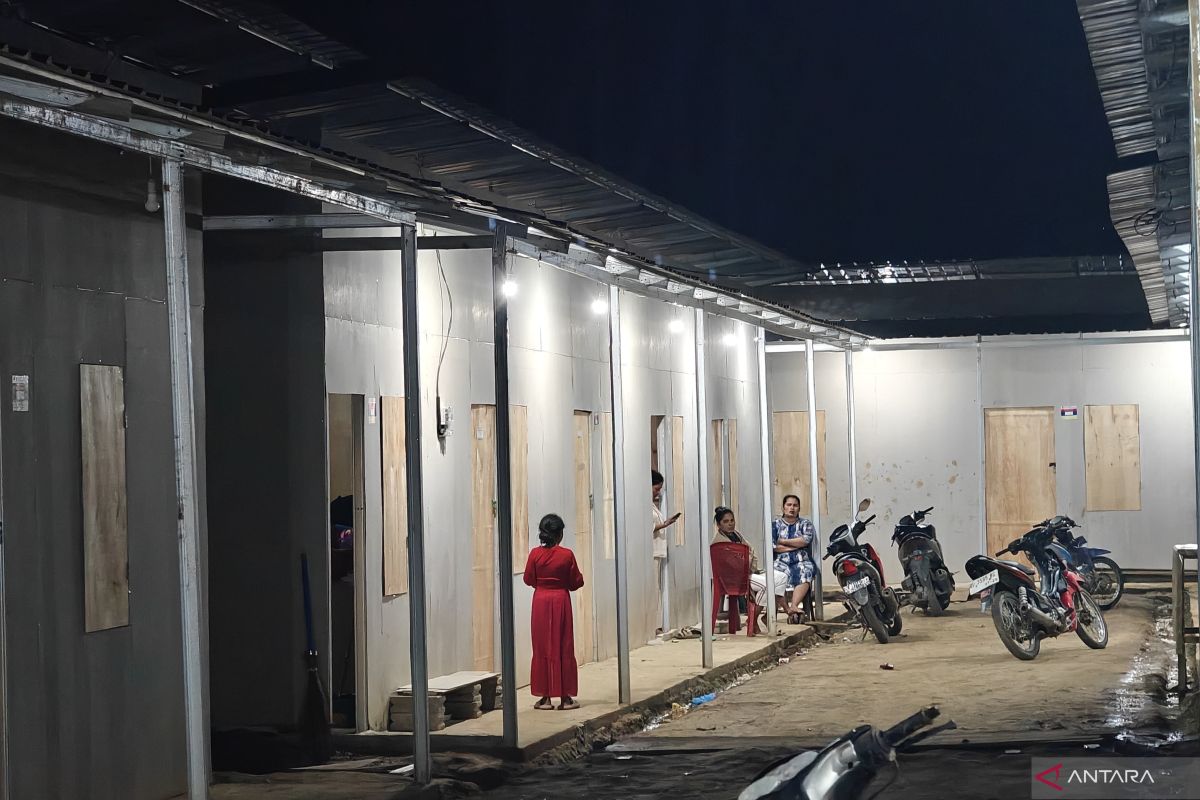 Community solidarity strengthens among Agusen residents in temporary shelter following flood