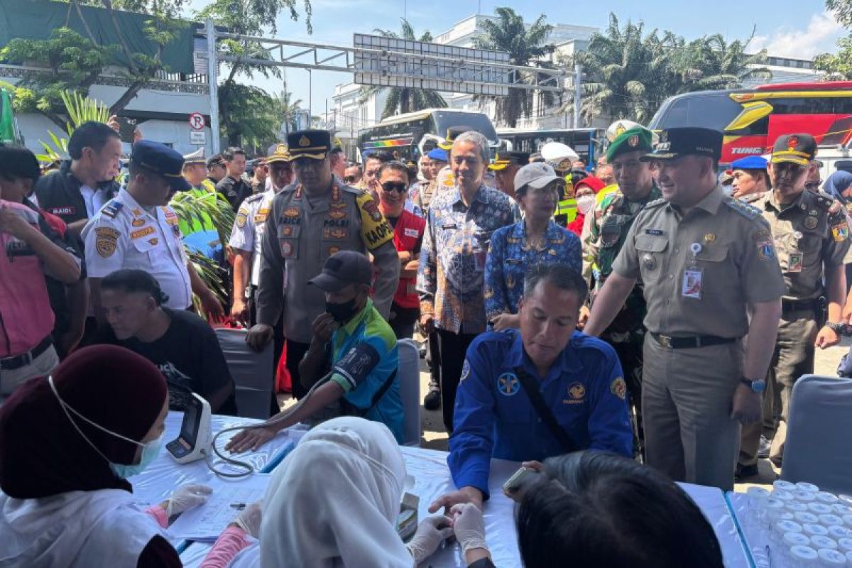 Police Ensure Bus Drivers at Tanjung Priok Bus Terminal Are Drug-Free