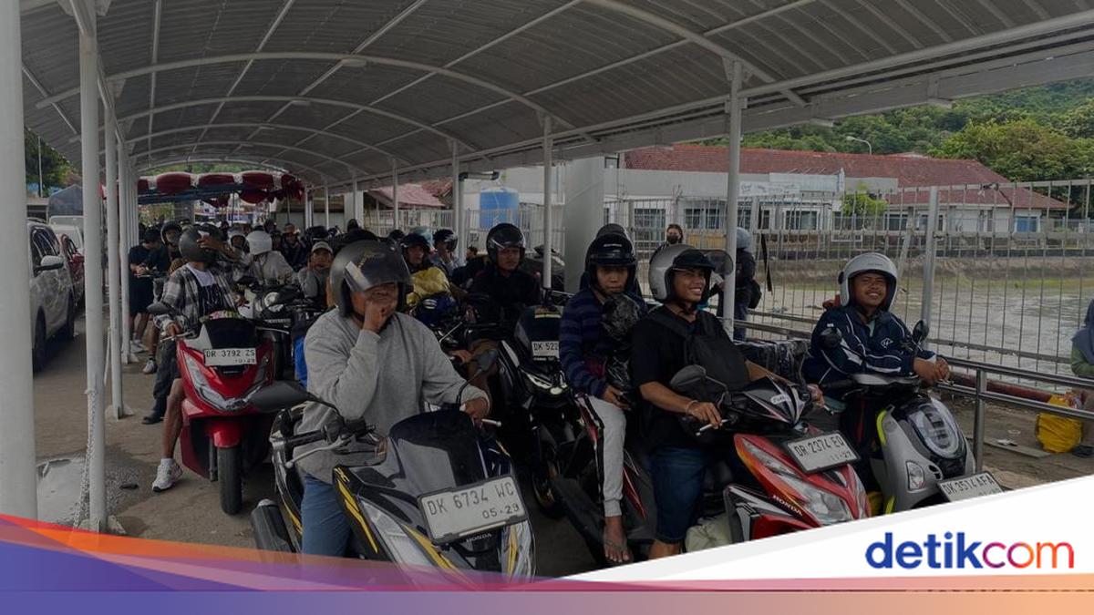 H-4 Eid, Migration Traffic at Padang Bai Port Gets Busy as Evening Approaches