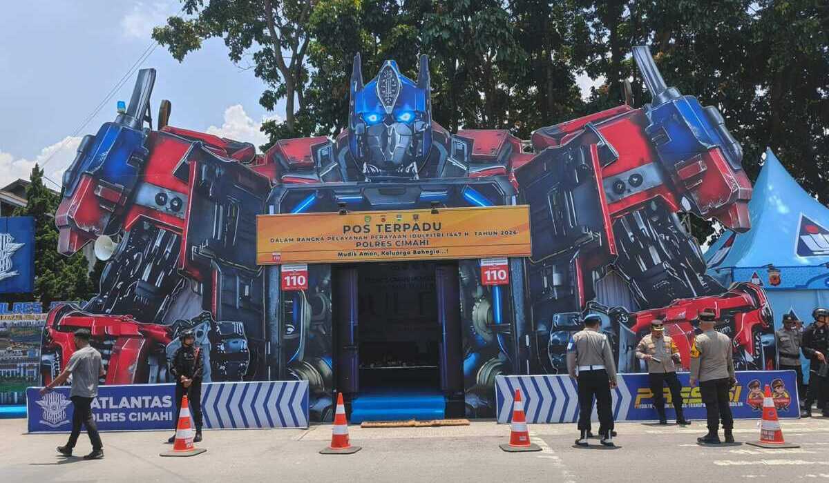 Unique Concept: Transformers-Inspired Integrated Post at Padalarang Welcomes Homecoming Travellers