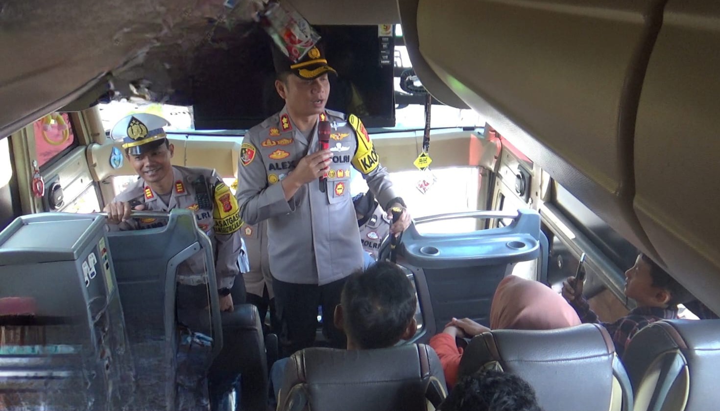 Cianjur Police Facilitate Community Homecoming through Free Travel Programme