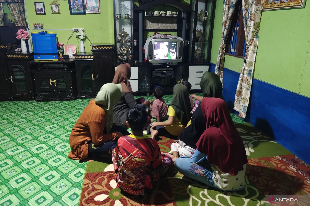 Electricity Restored in Agusen Village, Enabling Women to Observe Ramadan and Celebrate Lebaran