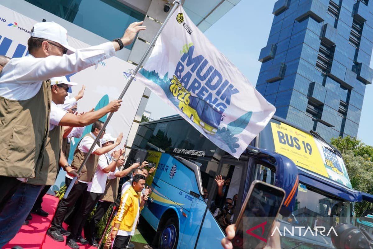 Minister Bahlil Sends Off 1,496 Mudik Participants from Energy and Mineral Resources Sector