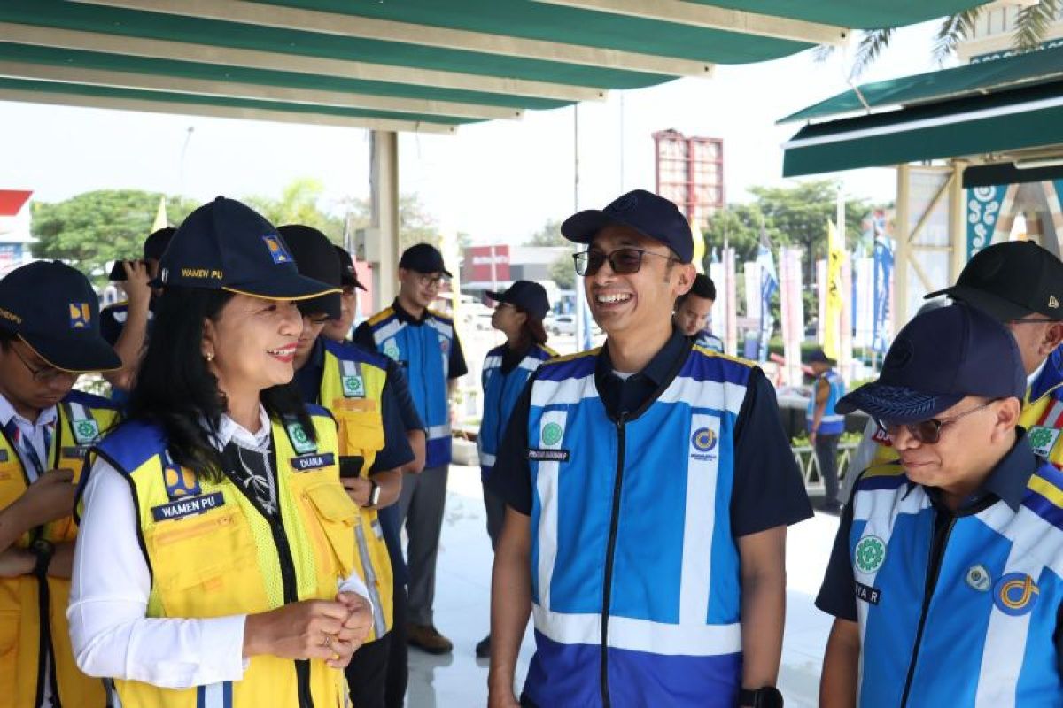 Deputy Minister inspects Jakarta-Cikampek toll rest area ahead of Eid