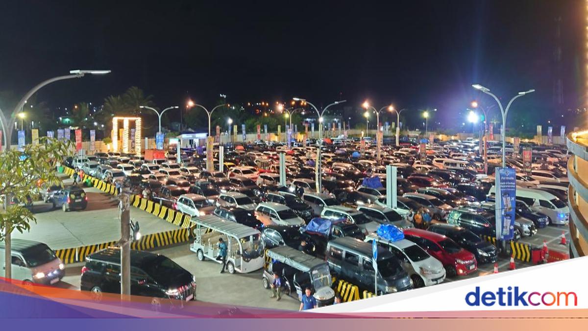 Minister of Transport: Peak of Homecoming Rush at Merak Port Occurs Tonight