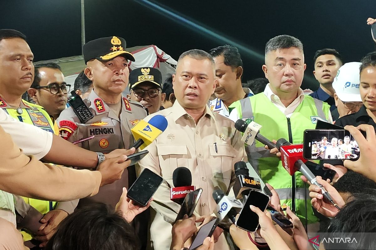 Minister of Transport and Traffic Police Chief inspect Merak and Ciwandan Ports