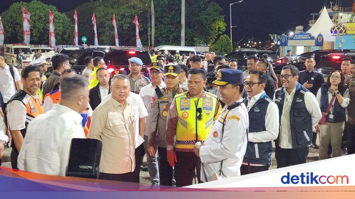 Transport Minister and Police Chief Visit Merak and Ciwandan Ports, Meet Travellers