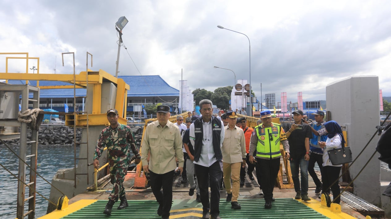 Transport Minister Dudy Says Severe Congestion at Gilimanuk Port Beginning to Ease