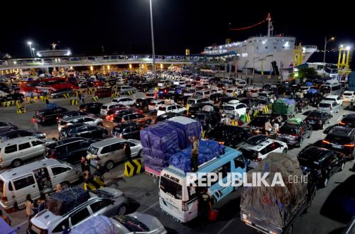 Peak Migration Traffic at Merak Port Wednesday Evening, 13,000 Vehicles Reserve Crossings