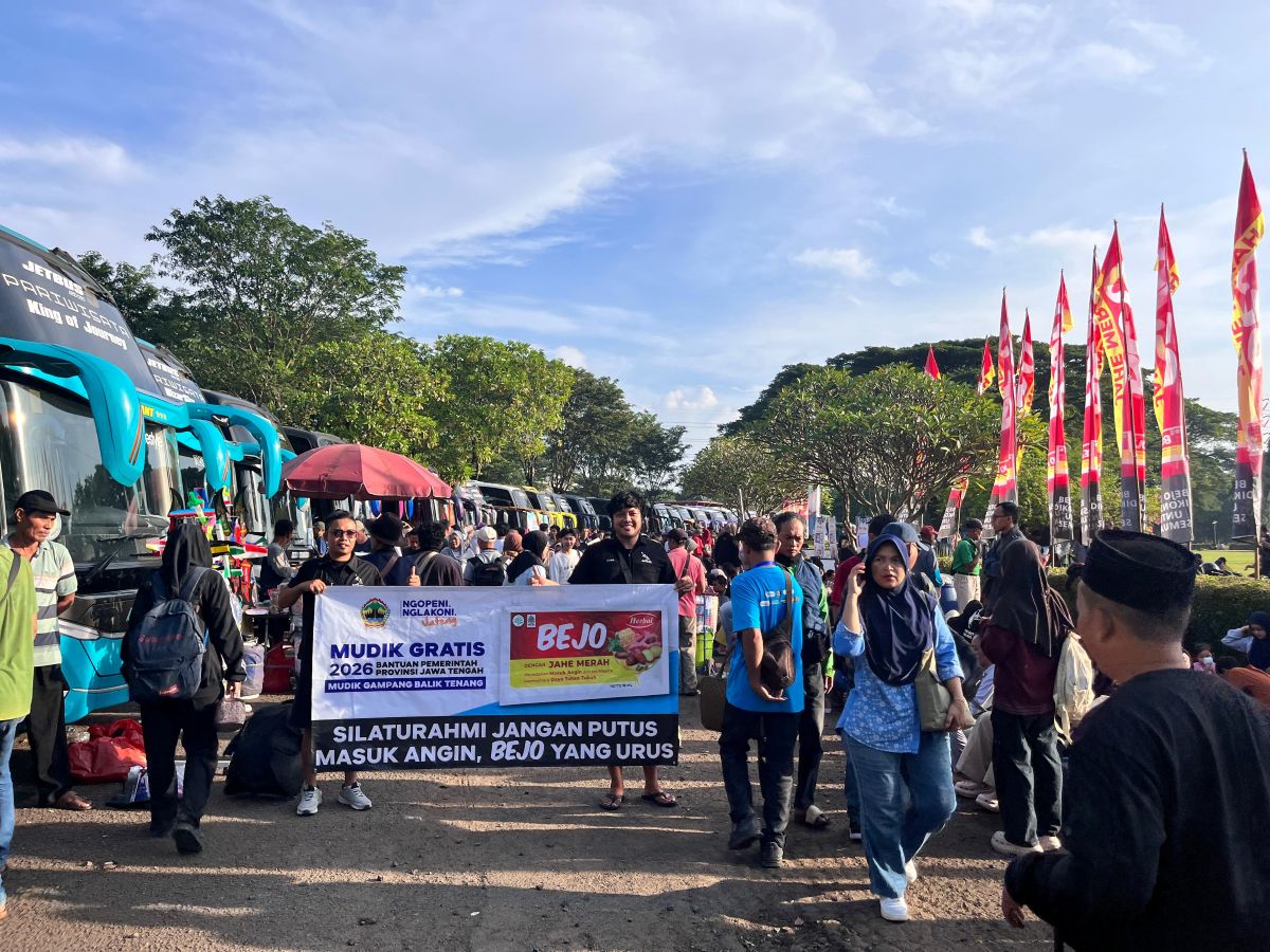 Central Java Governor Sends Off Free Mudik Participants to 35 Cities and Regencies