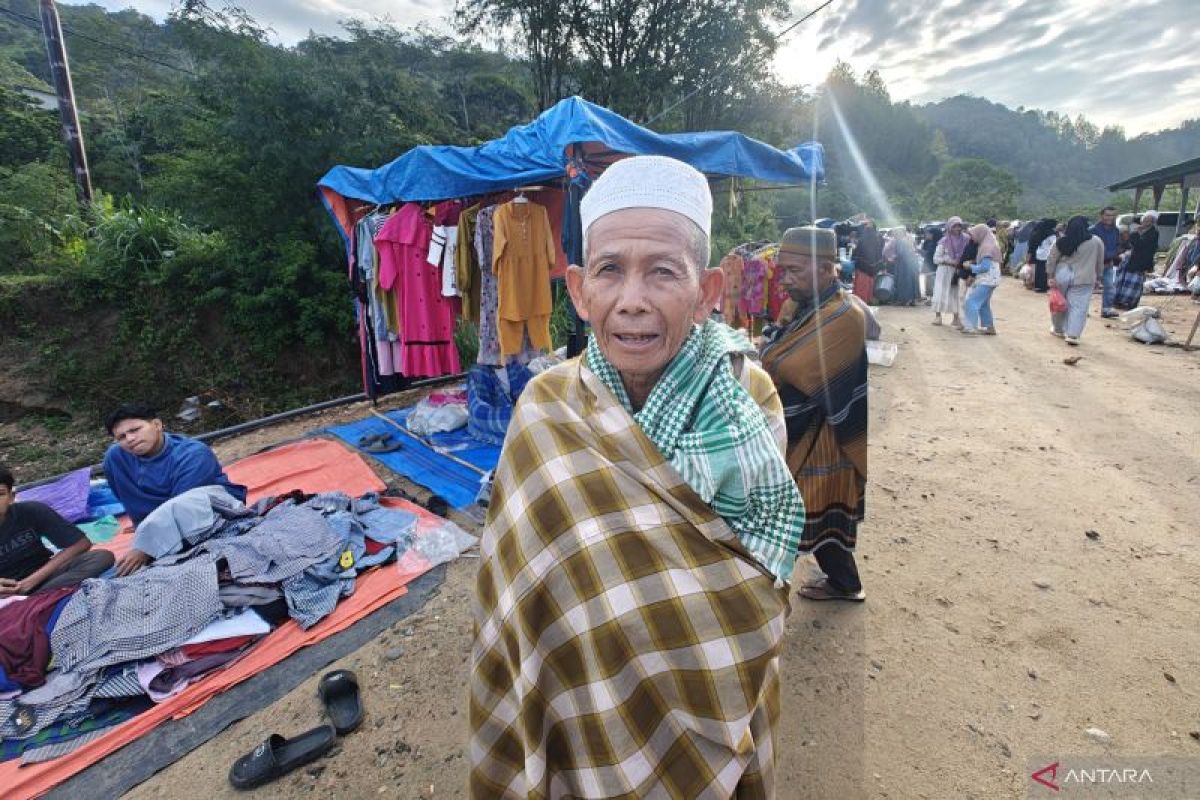 "Sebujang Gayo": Traditional Sarong-Wearing Trend Among Gayo Lues Menfolk