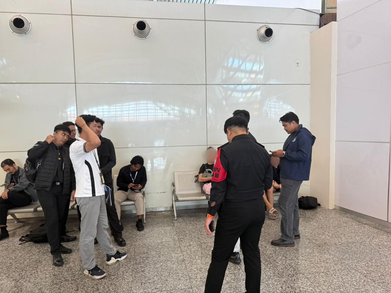 Foreign nationals arrested in Bali whilst attempting to leave for Thailand following obscene video scandal