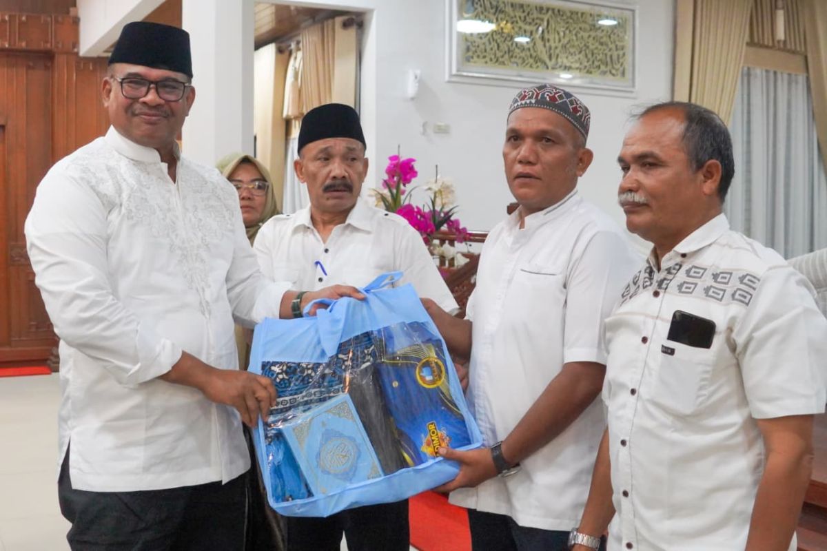 Presidential Task Force for Rehabilitation and Reconstruction Delivers Aid from President to Pidie Residents