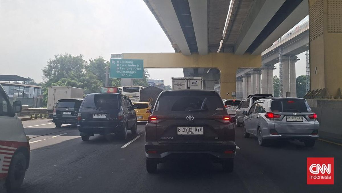 Jakarta-Cikampek Toll Road and MBZ Toll Road Experiencing Heavy Traffic This Morning
