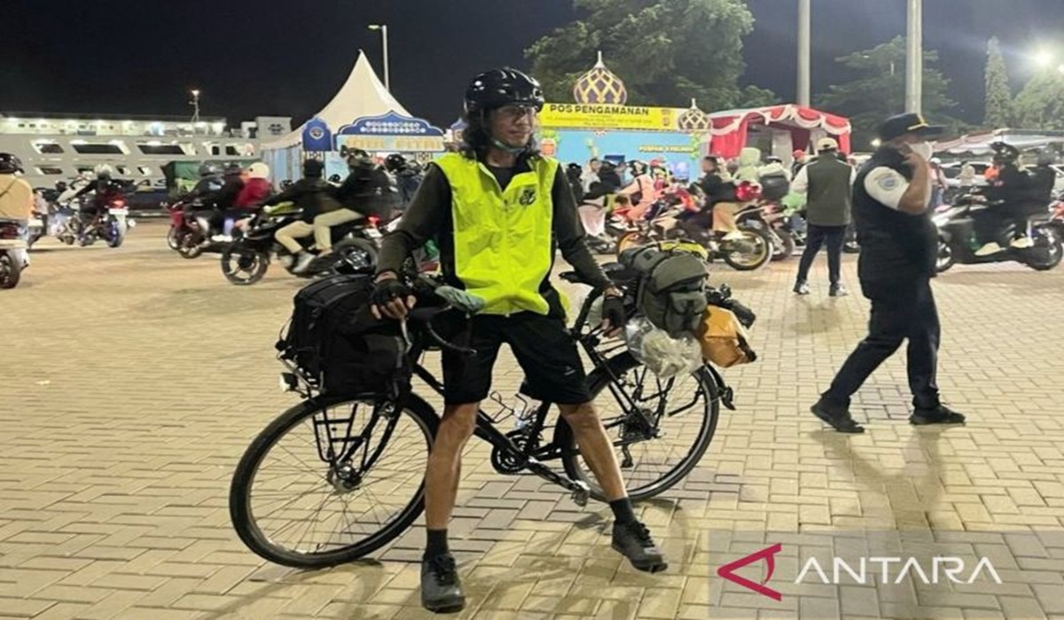 Verri Sanovri's Consistency: Cycling Home to Palembang Since 2018