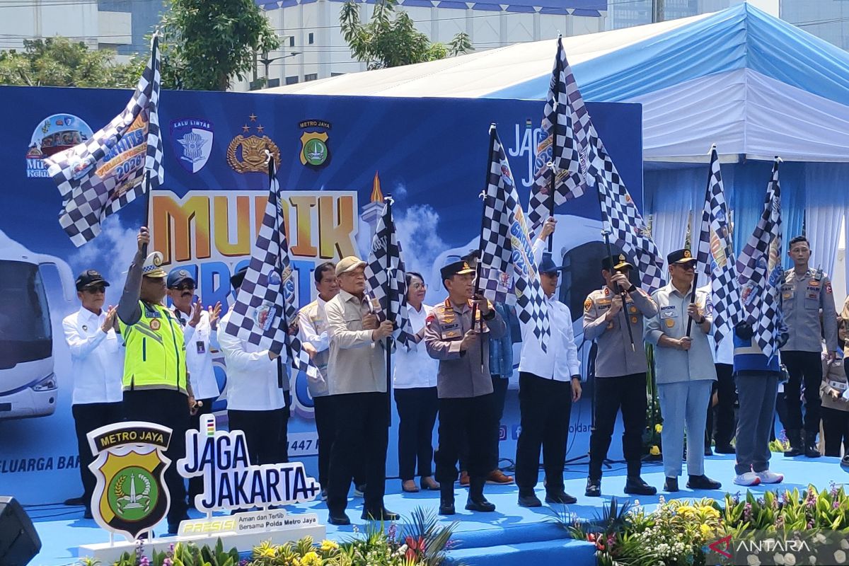 Attending free homecoming, Traffic Corps Chief explains national "one way" system