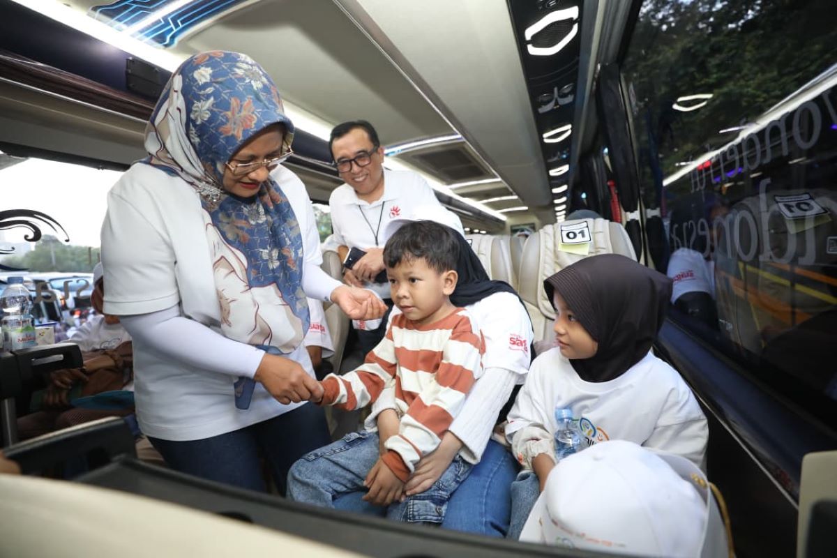 TelkomGroup transports 1,924 mudik participants using 27 buses and 3 ships