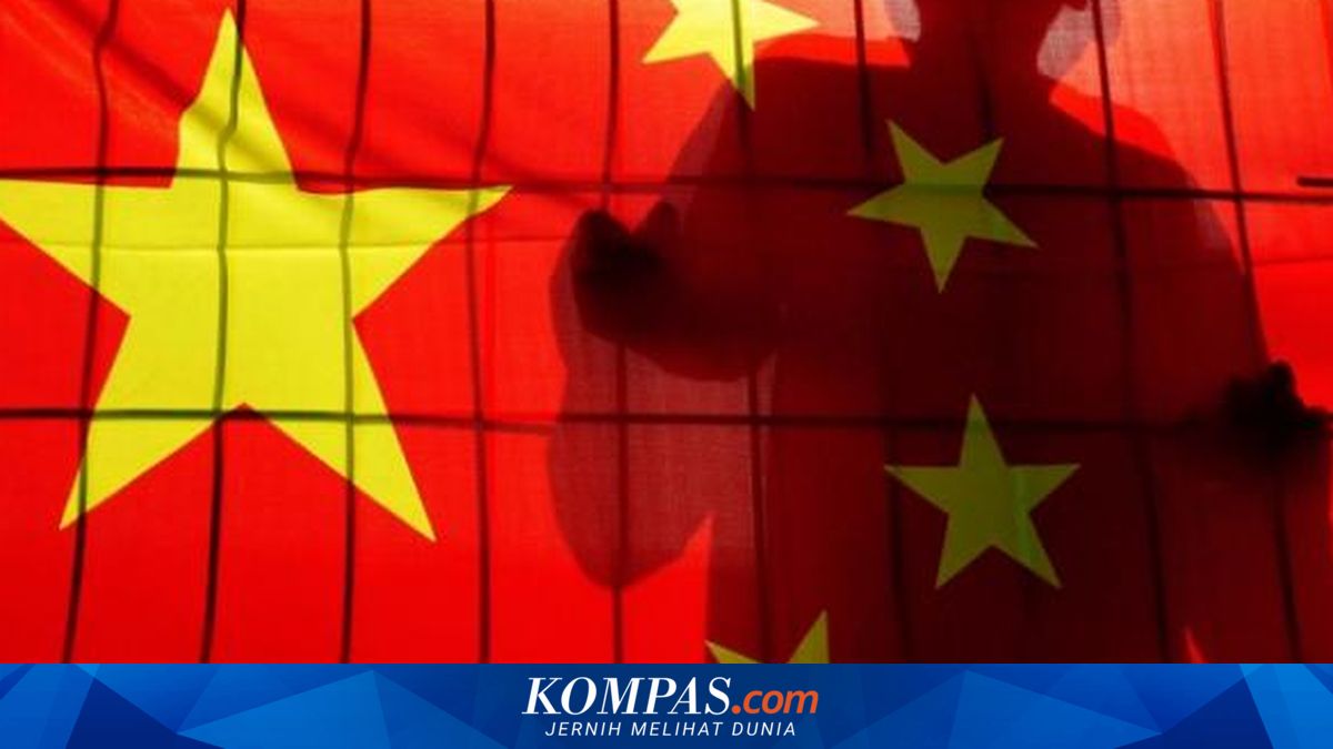 China and Hong Kong Stock Markets Weaken as Investors Await Fed Decision