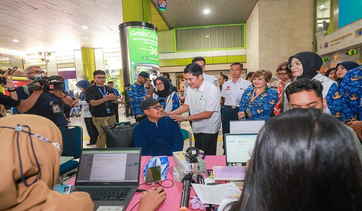 Hypertension Dominates Health Complaints of Travellers, Deputy Health Minister Monitors Preparedness of Gambir Station Post