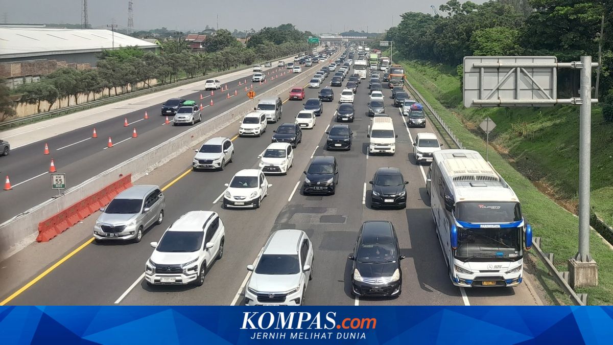 40 Km Traffic Jam on Jakarta-Cikampek Toll Road, Travel Time Up to 5 Hours