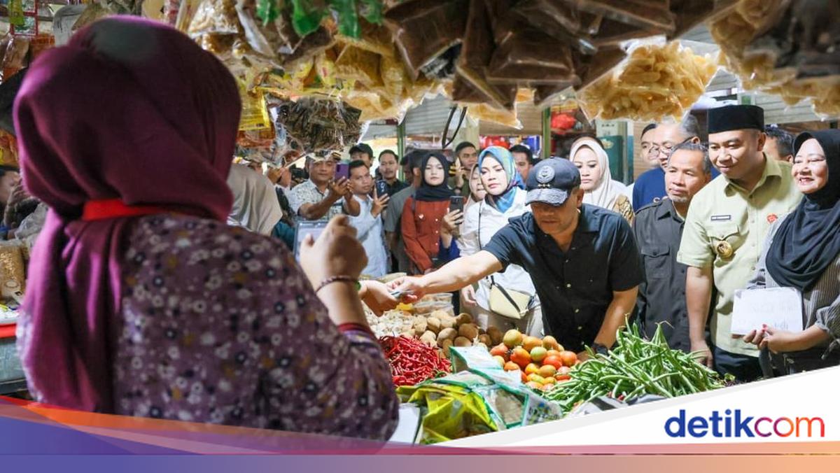 Ahead of Eid, Ahmad Luthfi Returns to Inspect Basic Commodity Prices at the Market