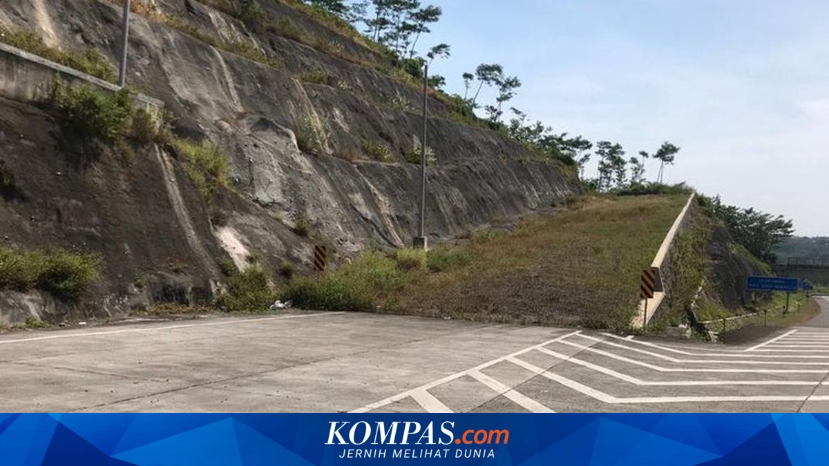 Brake Failure in Vehicle: Guide to Entering Emergency Run-Off Area on Toll Road