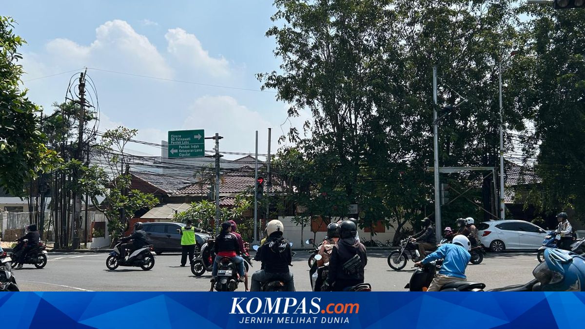 Severe Traffic Jam in Lebak Bulus, Short Distances Can Take Up to 30 Minutes