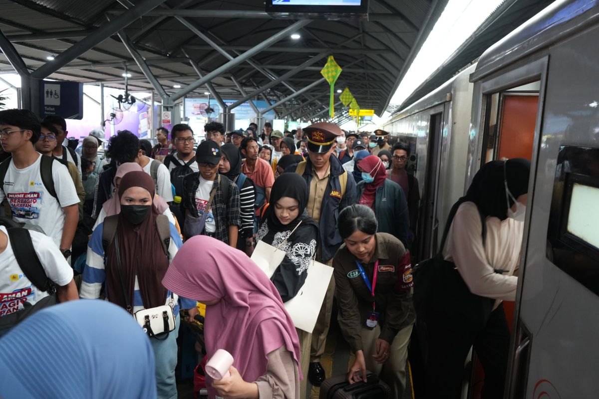 Surabaya KAI Serves 50,000 Passengers on Peak Lebaran 2026 Homecoming Day