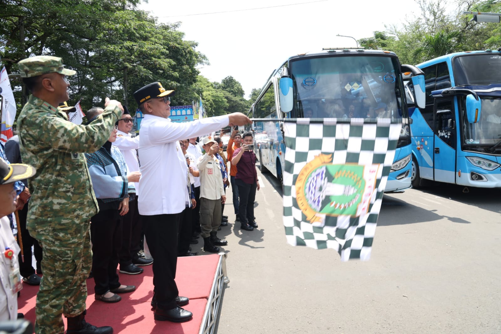 Governor Andra Soni Launches 990 Participants in Banten Provincial Government's Free Homecoming Programme