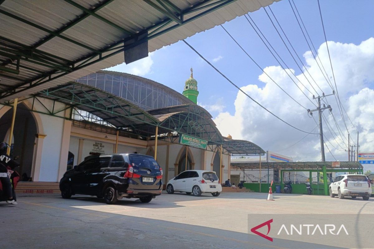 Returning Travellers in East Kalimantan Express Gratitude for 24-Hour Mosque Services
