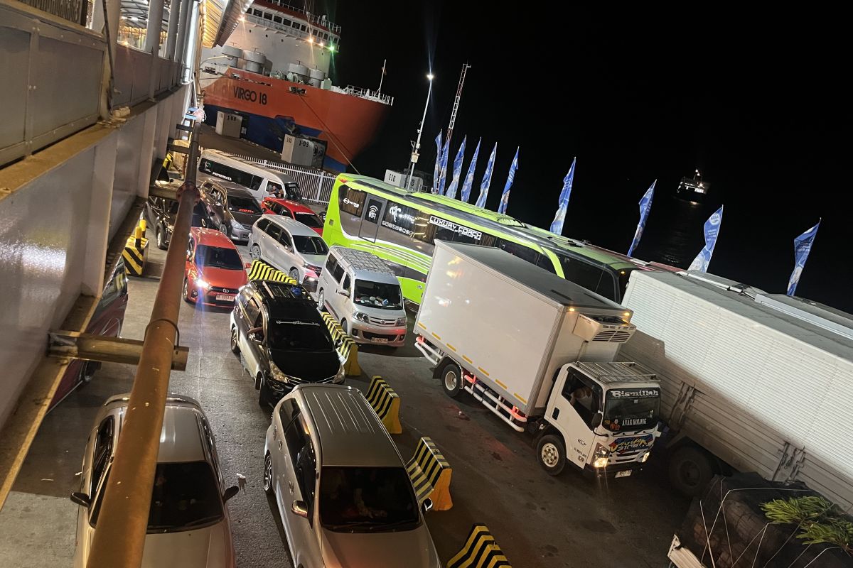 52,707 people cross from Sumatra to Java via Bakauheni Port