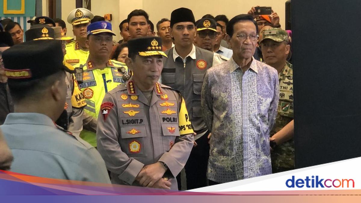 Police Chief and Sultan HB X Inspect Eid Return Traffic at Yogyakarta Station