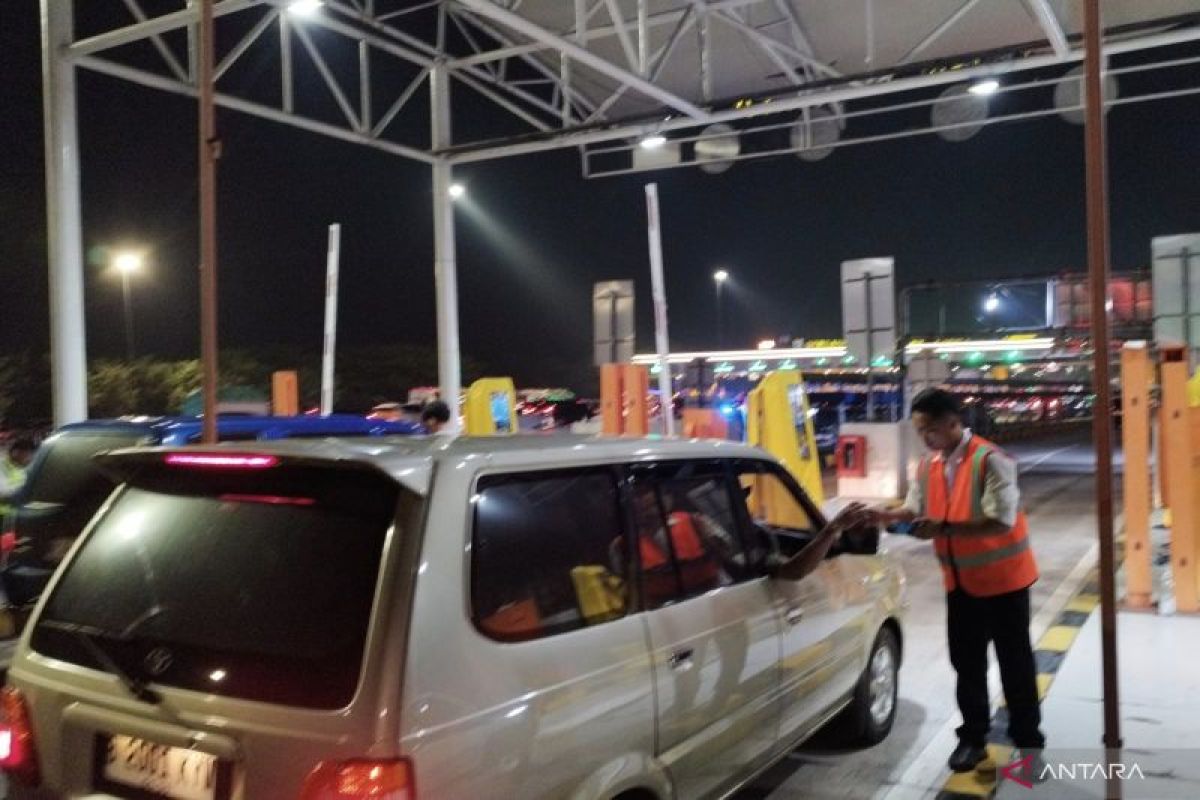 Jasamarga operates 22 toll gates at Cikampek Utama during peak homecoming rush