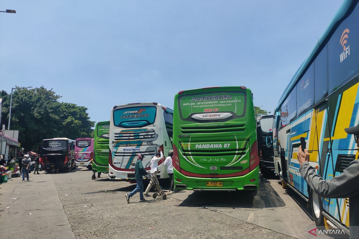 West Jakarta Mayor Urges Holiday Travellers Not to Board Buses at Shadow Terminals