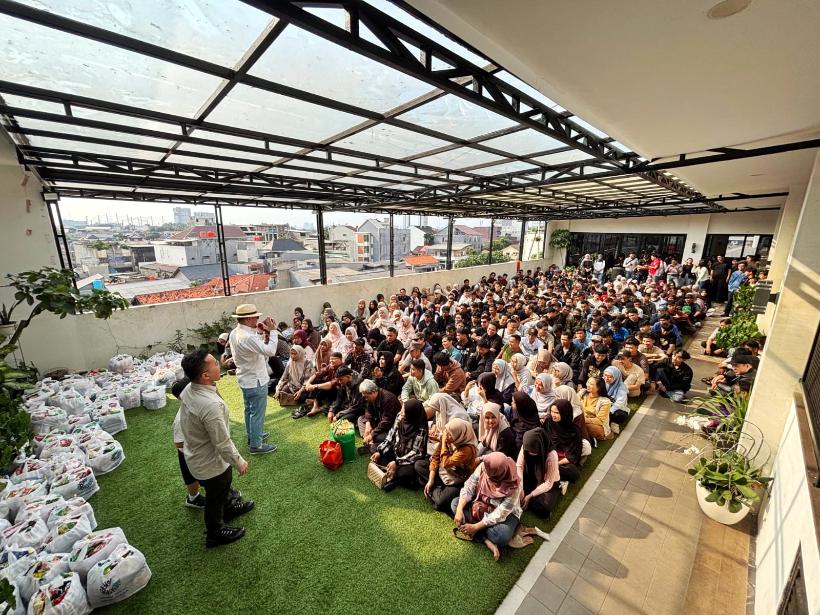 Free Homecoming Programme Demonstrates Care Amid Recession Threats