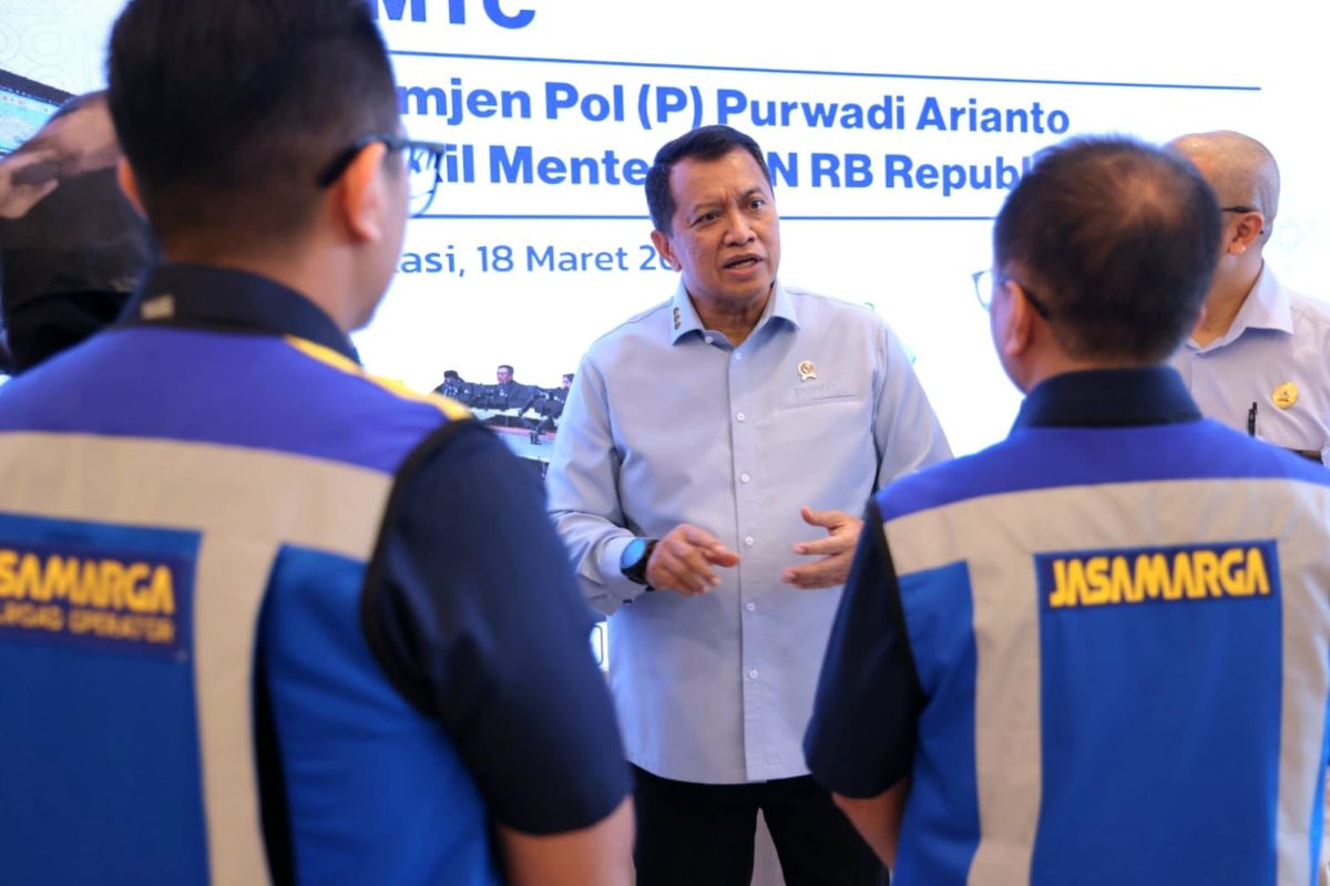 Deputy Minister of PANRB Checks Toll Road Readiness to Handle Traffic During Holidays