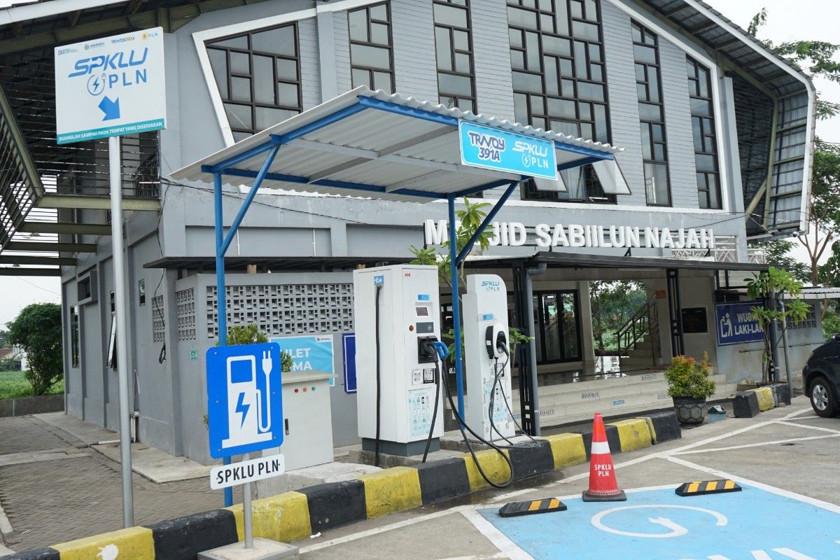 Ministry of Public Works strengthens Eid exodus services with 189 EV charging stations at toll rest areas